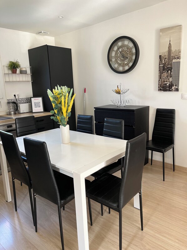 Dining - Family home with garden, near Disneyland (Montry)