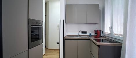 雪櫃、焗爐、爐具、洗碗機