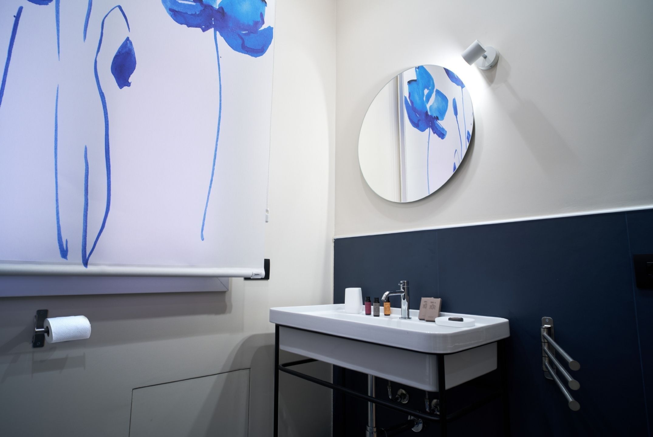 Douche, s èche-cheveux, bidet, serviettes fournies