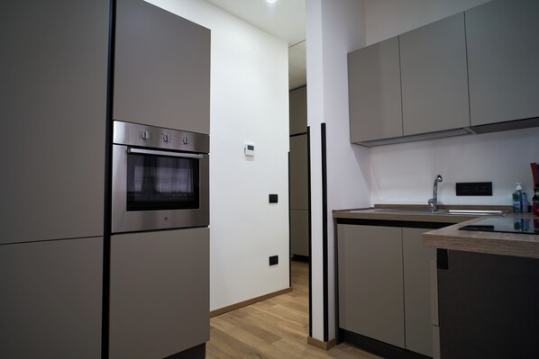 Frigorífico, horno, placa de cocina y lavavajillas