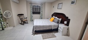 3 عدّة غرف نوم ومكواة/لوح كي وواي فاي وملاءات أسرّة