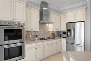 Mikrobølgeovn, ovn, kogeplade, opvaskemaskine