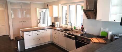 مستلزمات طهي/أطباق/أوعية