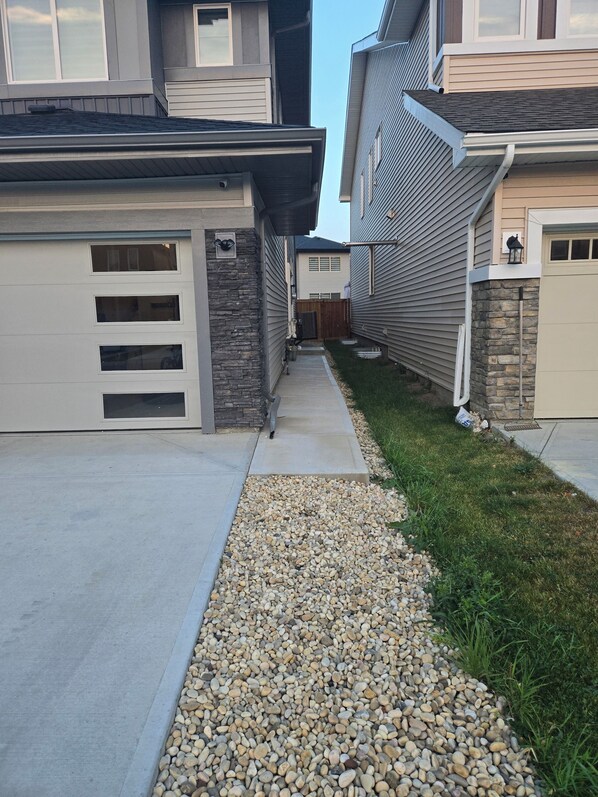 Exterior detail - Charming 2-Bedroom Retreat (Edmonton)