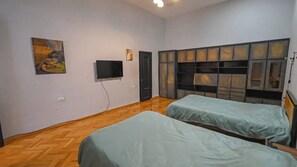 2 bedrooms, iron/ironing board, Internet, bed sheets