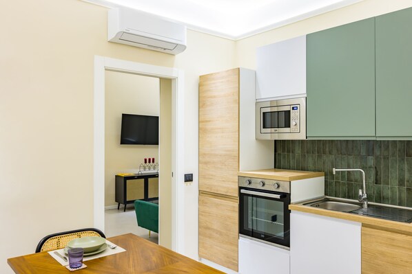 Fridge, microwave, oven, stovetop