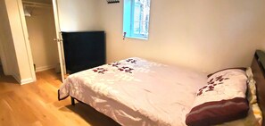 2 bedrooms, iron/ironing board, Internet, bed sheets