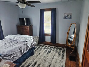 2 bedrooms, desk, free WiFi, bed sheets
