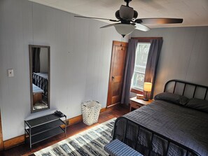 2 bedrooms, desk, free WiFi, bed sheets