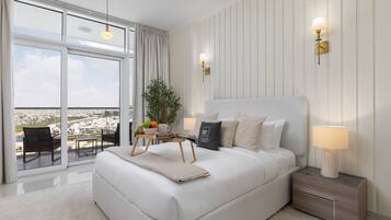 1 dormitori, caixa forta a l'habitació i planxa i posts de planxar