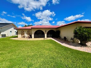 المنشأة من الخارج