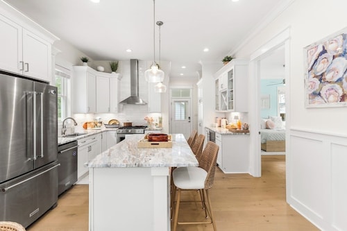 1st Floor King Bed-Screened Porch-Family Friendly! Optional Resort & Golf Access