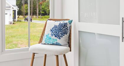 1st Floor King Bed-Screened Porch-Family Friendly! Optional Resort & Golf Access