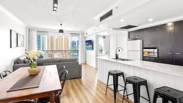 Appartement, 2 chambres, balcon | Salle de séjour