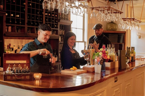 Cocktail bar