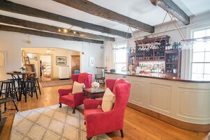 Cocktail bar