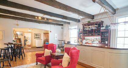 Historic General Lewis Inn