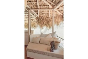 2 bedrooms, internet, bed sheets