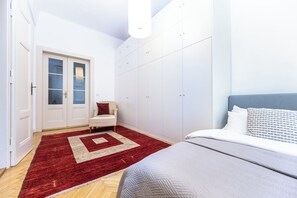 2 habitaciones, tabla de planchar con plancha y acceso a internet