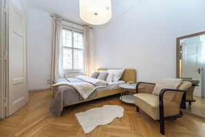 2 bedrooms, iron/ironing board, internet, bed sheets