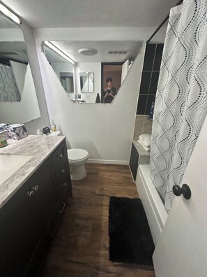 Hair dryer, towels, soap, toilet paper - Location location location ! (Lakewood)