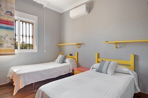 3 室のベッドルーム、アイロン / アイロン台、WiFi、ベッドシーツ