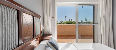 3 عدّة غرف نوم ومكواة/لوح كي وواي فاي وملاءات أسرّة