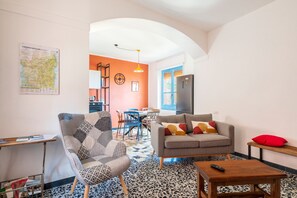 TV, fireplace, DVD player, stereo - Holiday Home 'Sa Omu 'Eccia' with Sea View and Private Terrace (Villagrande Strisaili)