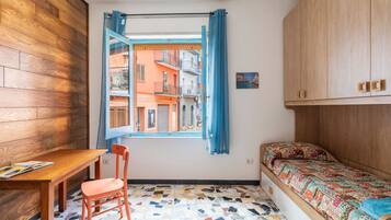 3 habitaciones, tabla de planchar con plancha, wifi y ropa de cama