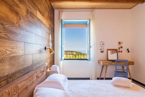 3 habitaciones, tabla de planchar con plancha, wifi y ropa de cama 