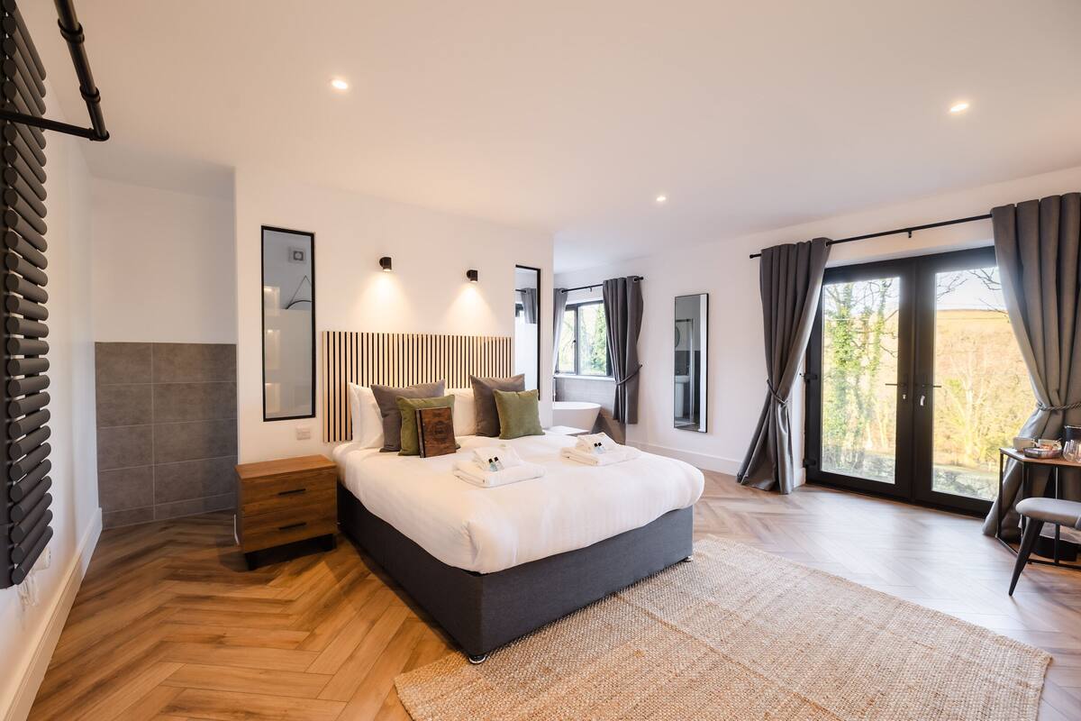 Superior Room, Garden View | Iron/ironing board, WiFi (free)