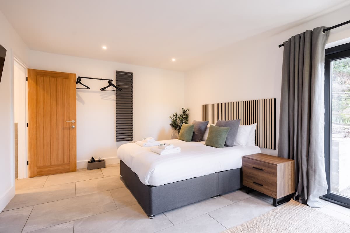 Iron/ironing board, free WiFi