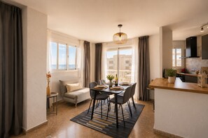 Dining - Beachfront apartment in Benalmádena with parking. (Benalmádena)