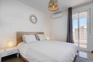 2 عدّة غرف نوم ومكواة/لوح كي وواي فاي وملاءات أسرّة