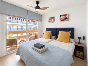 03 Bedroom 1 two beds and pictures - Esperanza Grand Apartments III - Marbella Centre (Marbella)