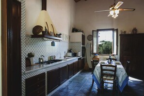 Cookware/dishes/utensils - VILLA GIOVANNA (Sicilia)