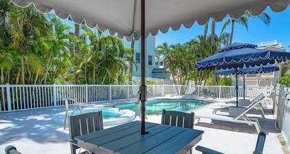 Cozy Cottage Near Siesta Key Village!