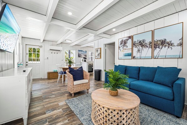 TV - Cozy Cottage Near Siesta Key Village! (Siesta Key)