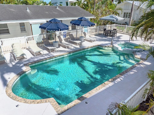 Cozy Cottage Near Siesta Key Village!