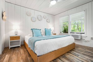 1 bedroom, iron/ironing board, free WiFi, bed sheets - Cozy Cottage Near Siesta Key Village! (Siesta Key)