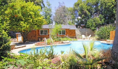 Walk to Village & 5C's & Trader Joe's/Private Pool