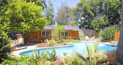Walk to Village & 5C's & Trader Joe's/Private Pool