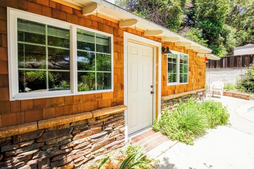 Walk to Village & 5C's & Trader Joe's/Private Pool