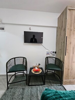 Apartment, Balcony, City View | Living area