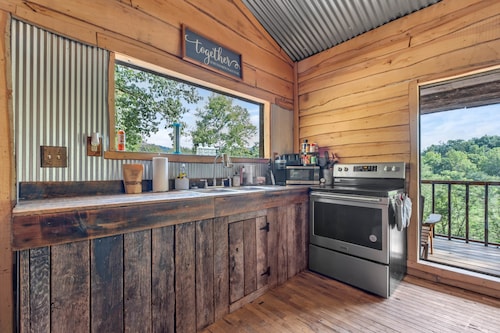 Sleeps 4| Private Bathroom |  Stunning Views