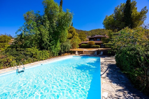 Villa Sea Pines - Three Bedroom Villa, Sleeps 10