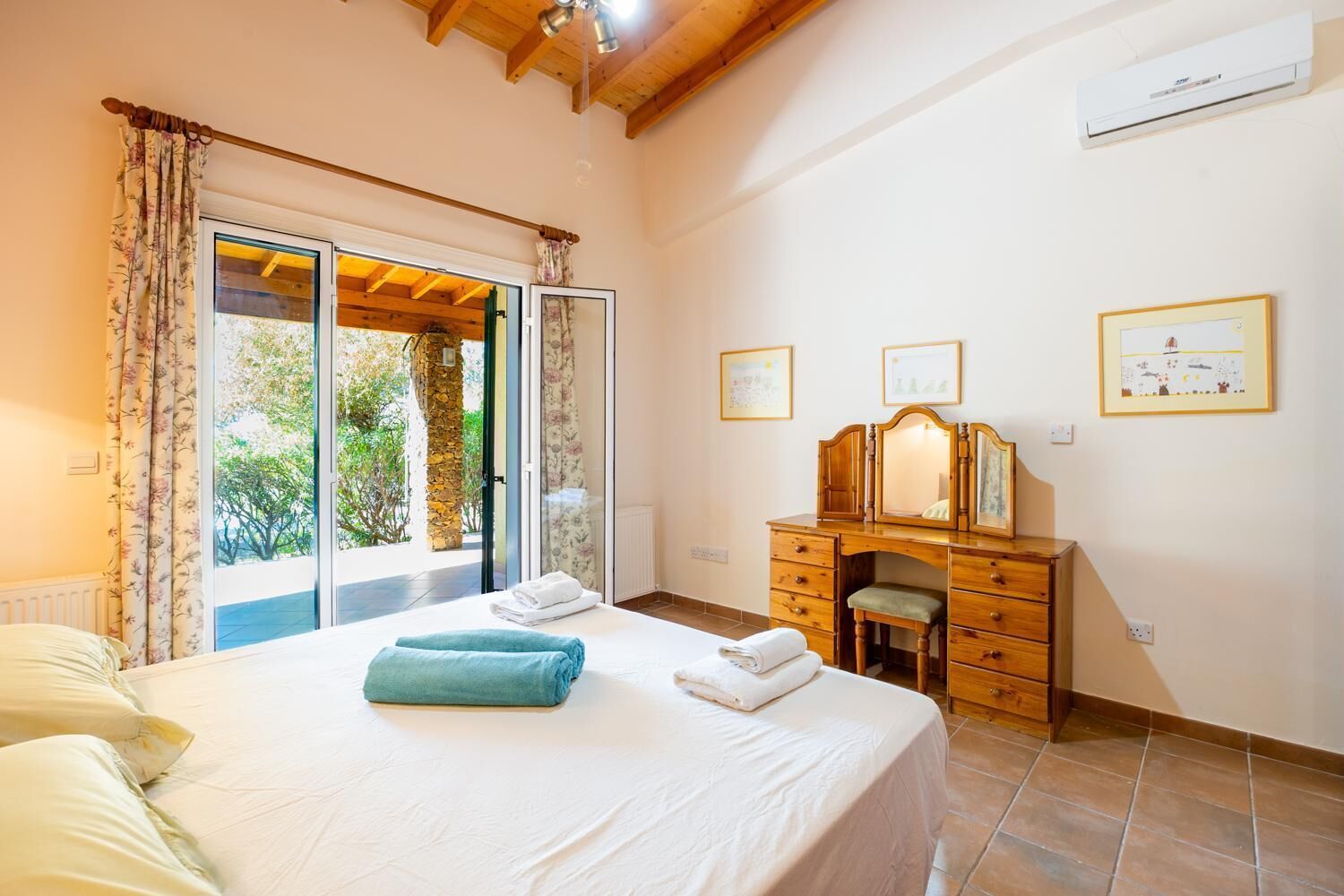 3 bedrooms, iron/ironing board, WiFi, bed sheets