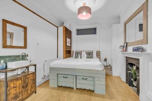 1 habitación, tabla de planchar con plancha, wifi gratis y ropa de cama 
