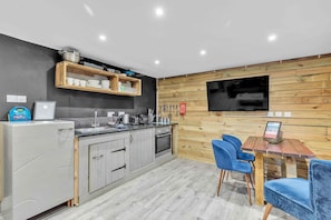 Fridge, oven, toaster, cookware/dishes/utensils