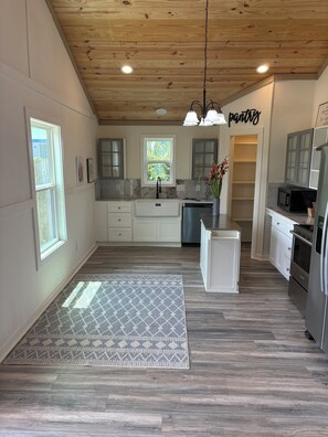 Micro-ondes, plaque de cuisson, lave-vaisselle